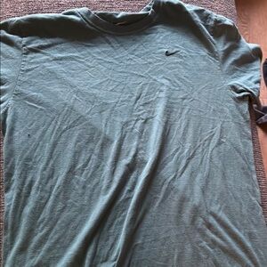 Nike Men's Green T-Shirt